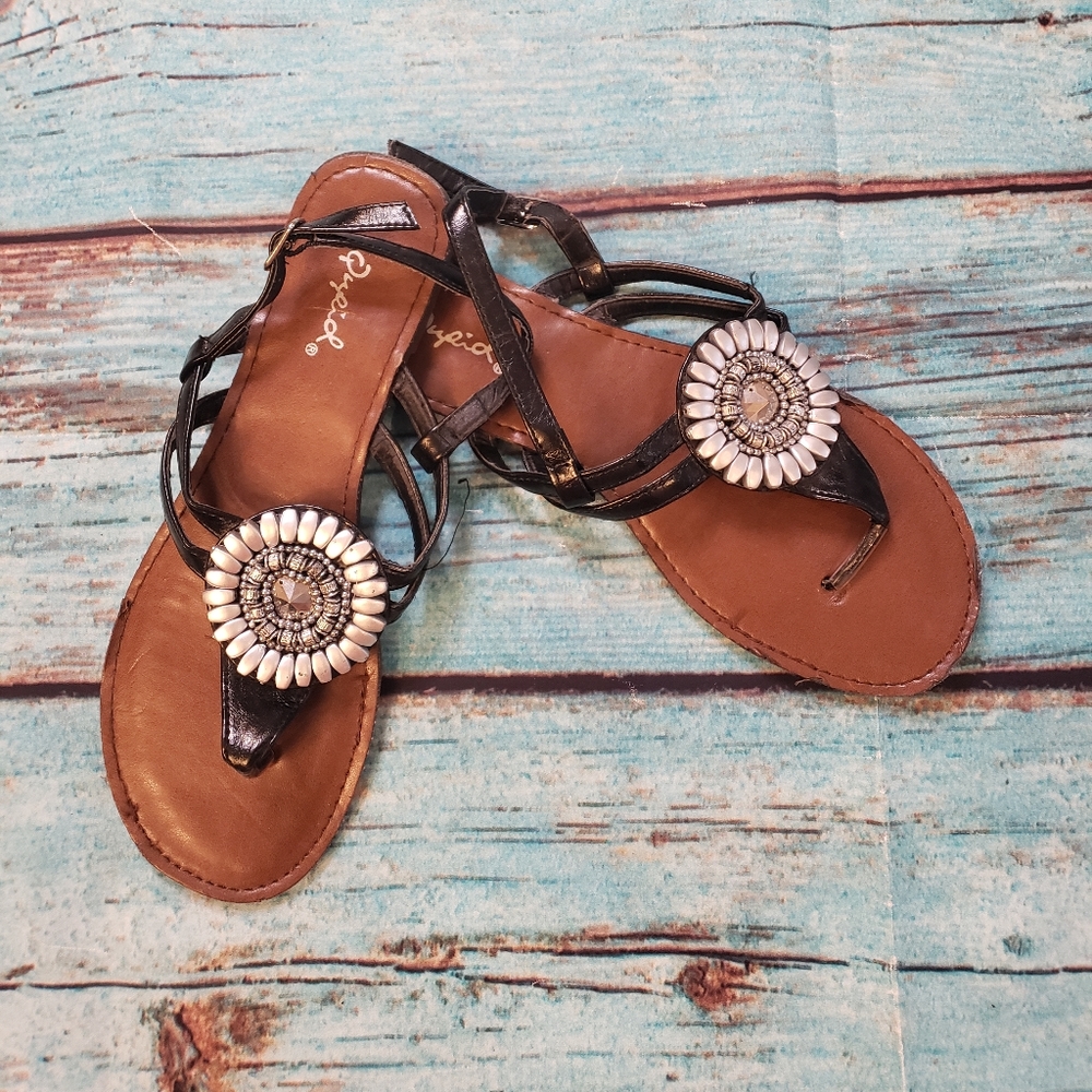 🌺 4/$20 Qupid black & silver sandals size 7.5